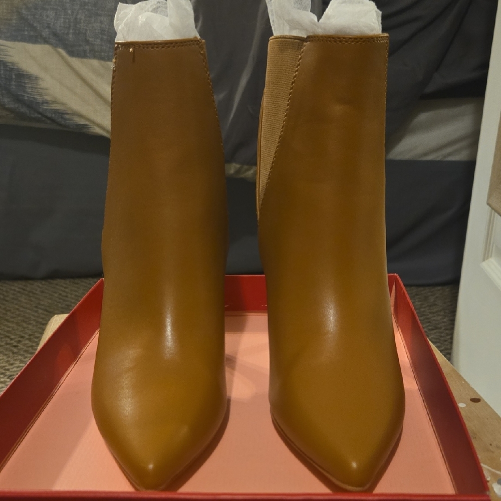 Elegant Tan Ankle Boots